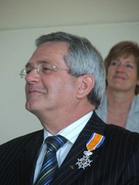 Thijs van Daalen na ontvangst van een Koninklijke Onderscheiding